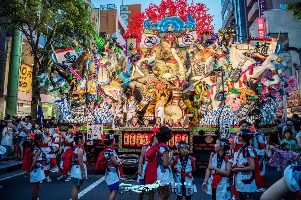 八戶三社大祭 - 巨大山車遊行 八戶三社大祭 - 巨大山車遊行