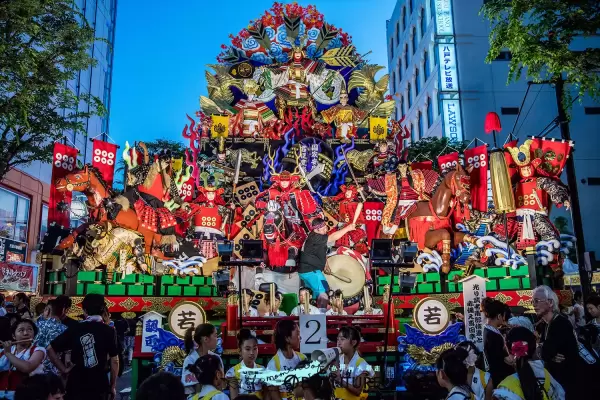 八戶三社大祭 - 巨大山車遊行 八戶三社大祭 - 巨大山車遊行