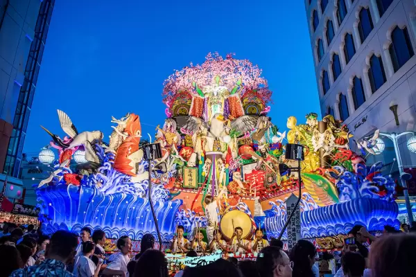 八戶三社大祭 - 巨大山車遊行 八戶三社大祭 - 巨大山車遊行