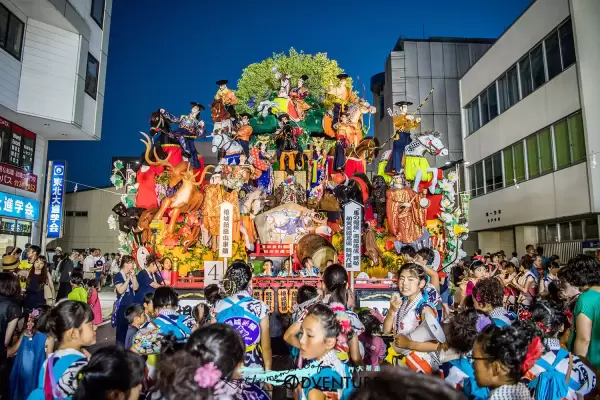 八戶三社大祭 - 巨大山車遊行 八戶三社大祭 - 巨大山車遊行