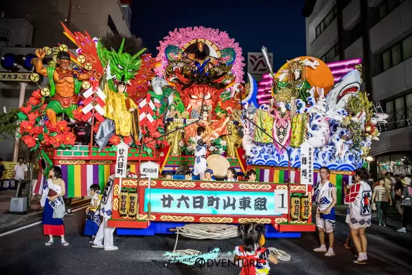 八戶三社大祭 - 巨大山車遊行 八戶三社大祭 - 巨大山車遊行