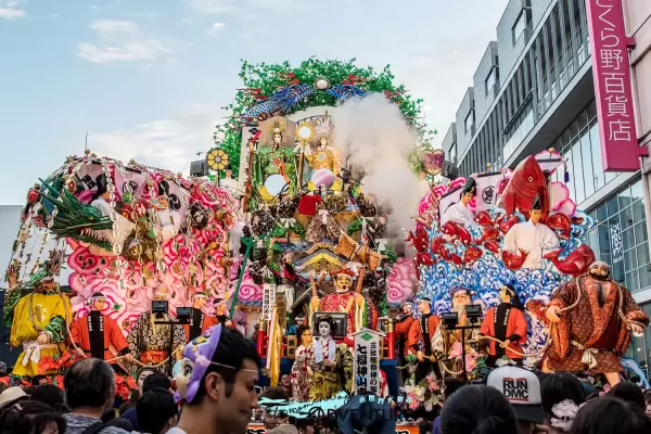 八戶三社大祭 - 巨大山車遊行 八戶三社大祭 - 巨大山車遊行