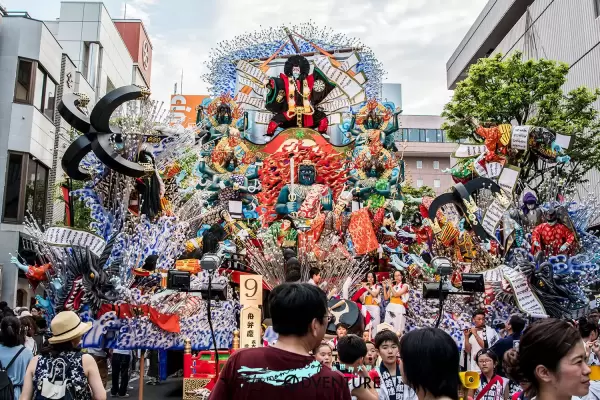 八戶三社大祭 - 巨大山車遊行 八戶三社大祭 - 巨大山車遊行