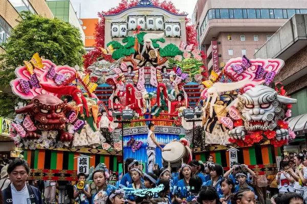 八戶三社大祭 - 巨大山車遊行 八戶三社大祭 - 巨大山車遊行